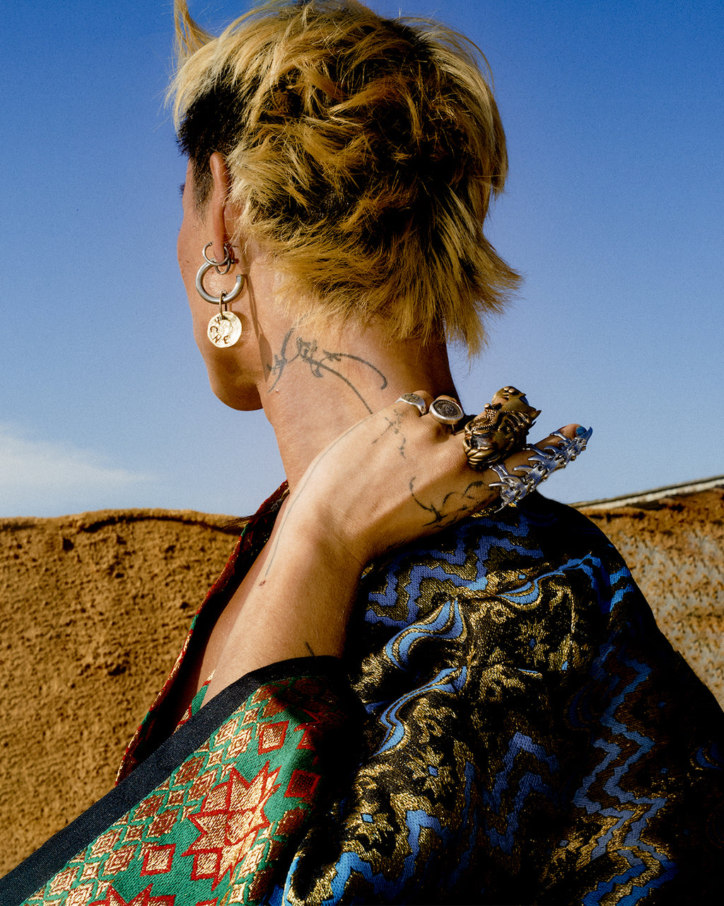 HITAM JACQUARD JACKET